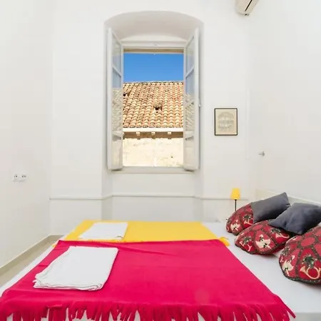 Little Brothers - Two Bedroom Lägenhet