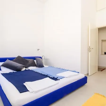 Little Brothers - Two Bedroom Apartment *