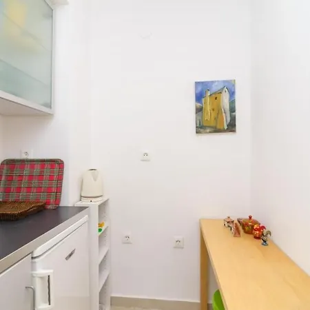 Little Brothers - Two Bedroom Apartment *